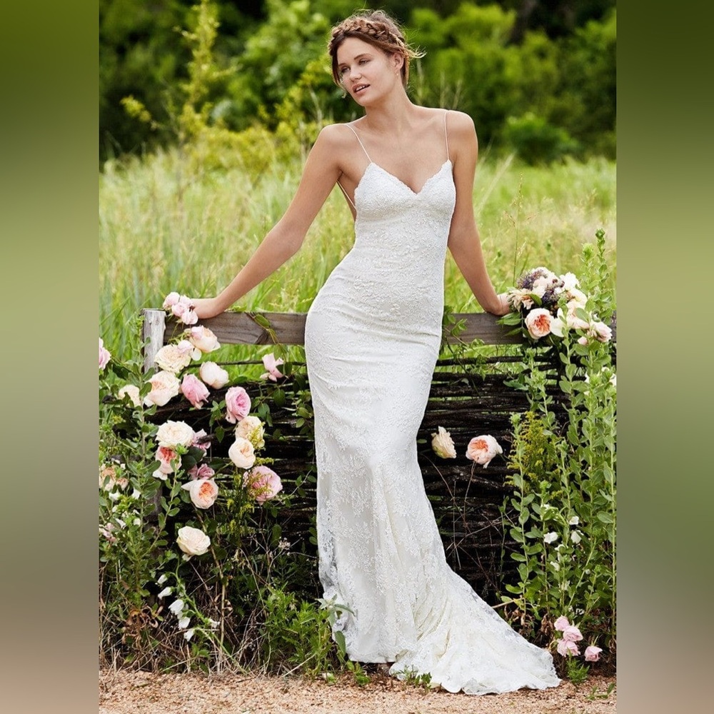 Willow White Lace Wedding Dress